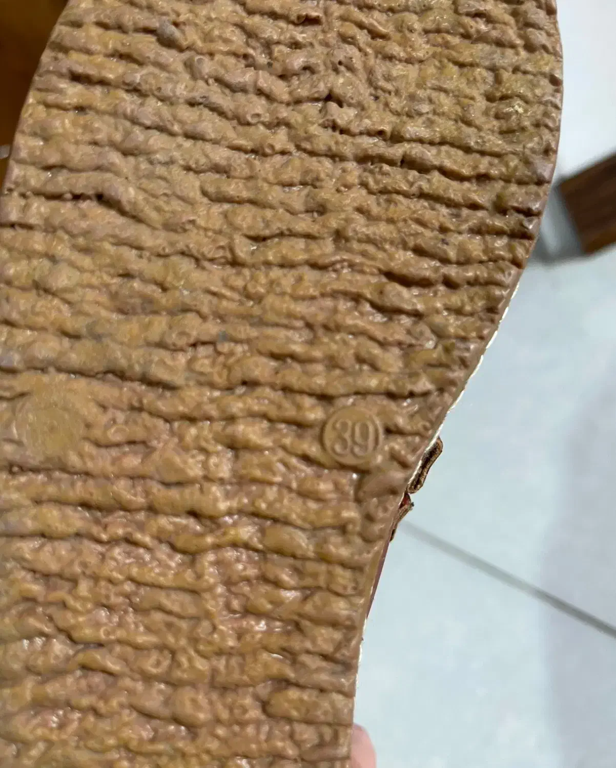 کفش عسلی|کیف، کفش، کمربند|بومهن, |دیوار