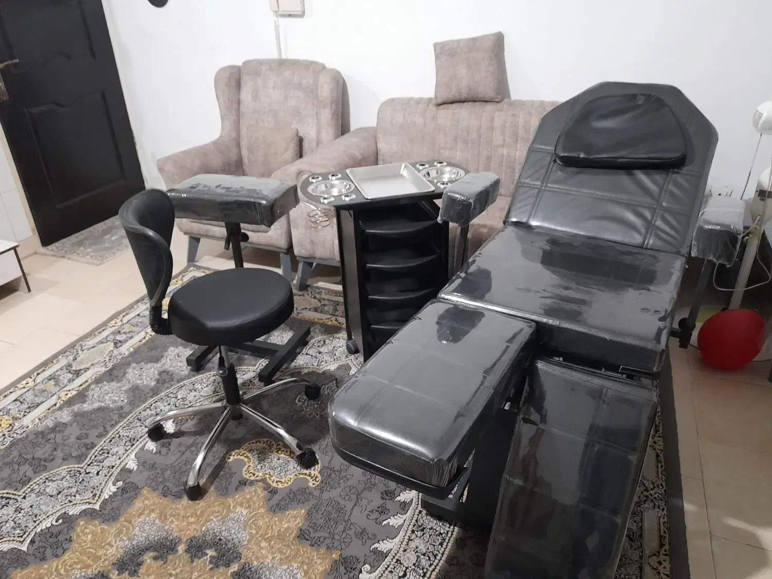 تجهیزات ارایشی|آرایشگاه و سالن‌های زیبایی|پاکدشت, پاکدشت (مامازند)|دیوار