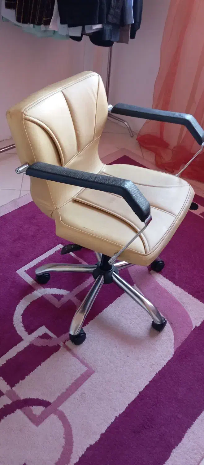 صندلی چرخدار در حد نو|صندلی و نیمکت|پرند, فاز ۶|دیوار