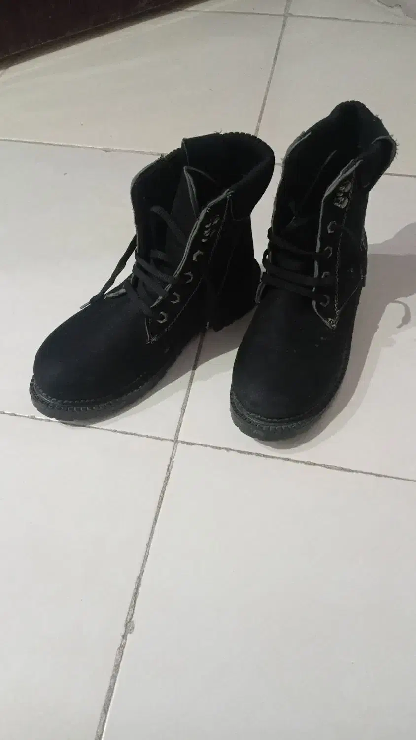 نیم بوت|کیف، کفش، کمربند|رودهن, |دیوار