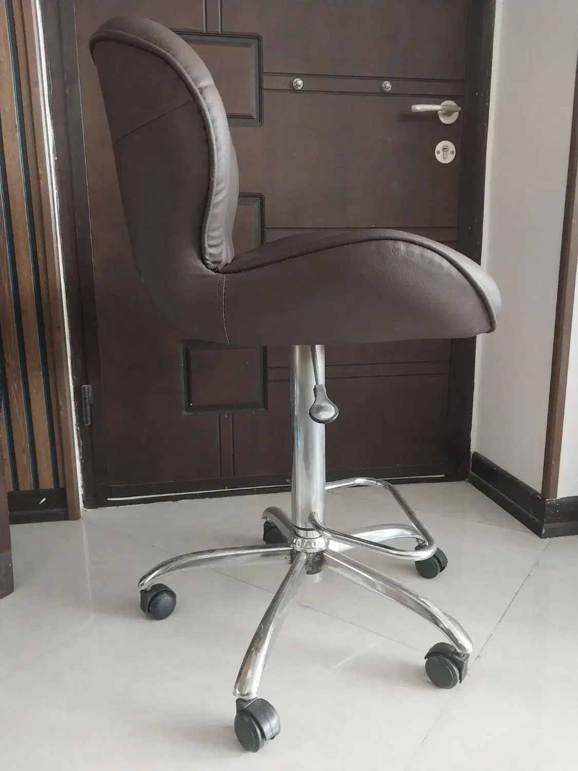 صندلی چرمی چرخدار|صندلی و نیمکت|کرج, عظیمیه|دیوار