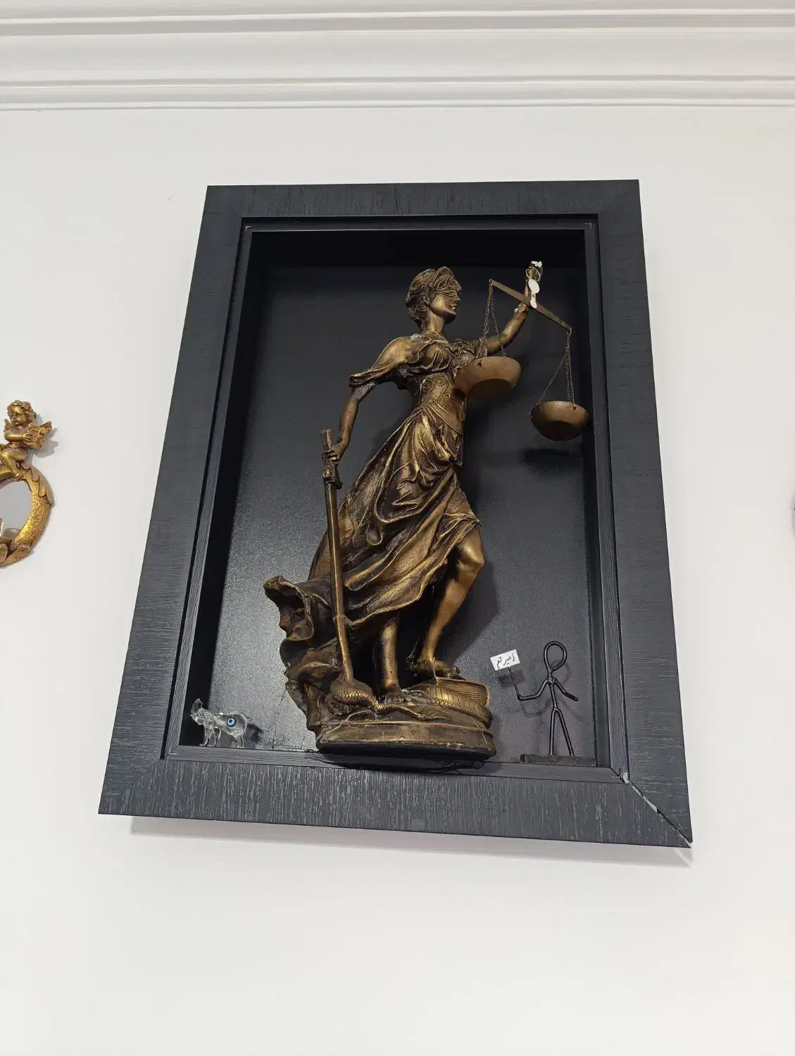 قاب شیک کمی ترک خورد|تابلو، نقاشی، عکس|کوهدشت, |دیوار