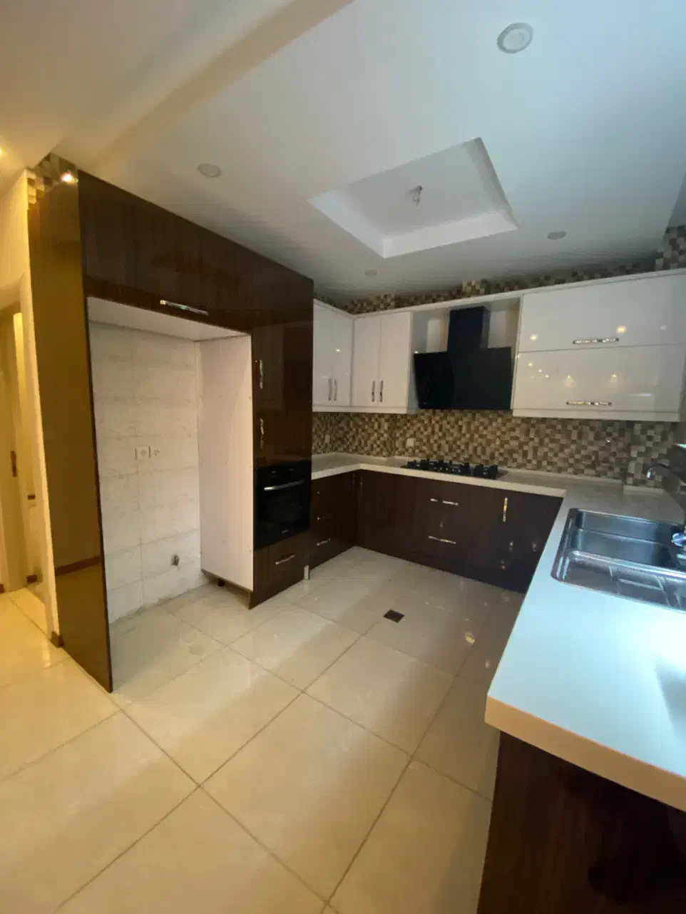 میدان قبا۱۱۳متر۲خواب سالن بزرگ لوکیشن تاپ