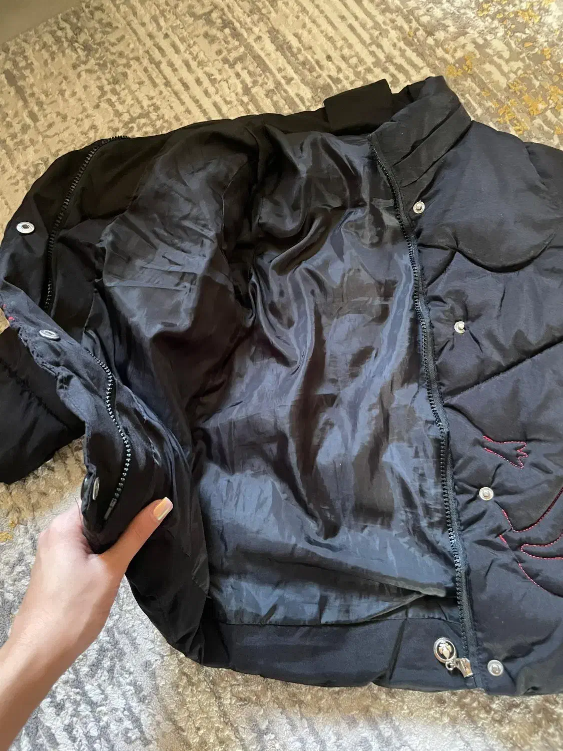 کاپشن دخترانه|لباس|رشت, پیرکلاچای|دیوار