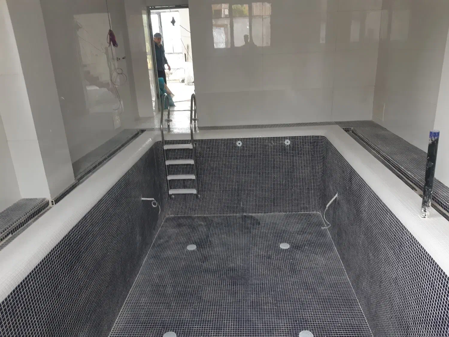 استخر و جکوزی و سونا بخار و...|خدمات پیشه و مهارت|لاهیجان, شیشه گران|دیوار