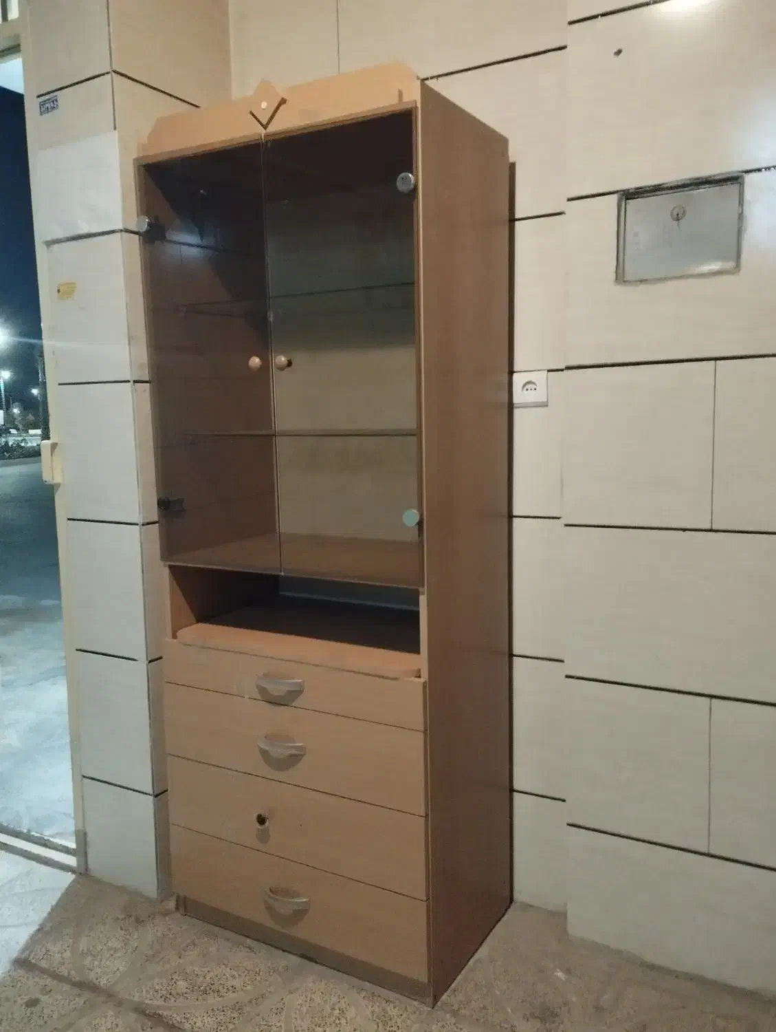 ویترین ودراور|کتابخانه، شلف، قفسه‌های دیواری|شاهین‌شهر, شهرک ردانی پور|دیوار