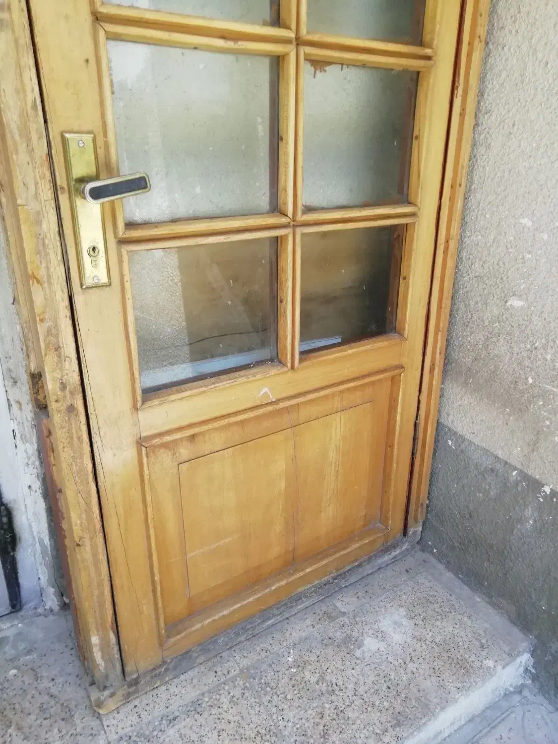 درب چوبی قدیمی|مصالح و تجهیزات ساختمان|شیراز, گلکوب|دیوار