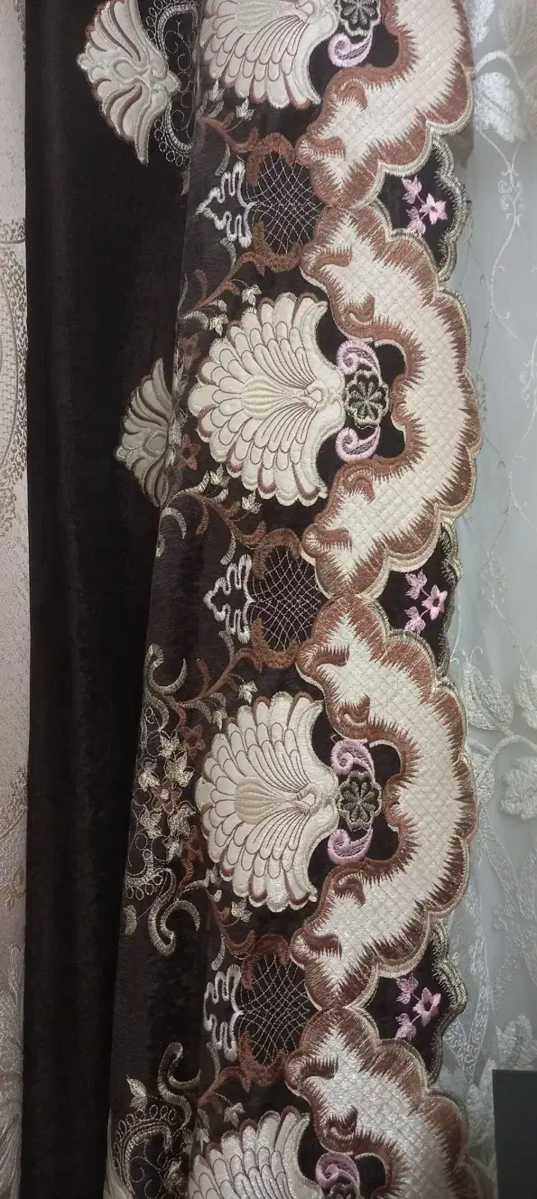 پرده حریر ترک گل برجسته با والن مخمل و نگین دوزی|پرده، رانر، رومیزی|هشتگرد, هشتگرد قدیم|دیوار