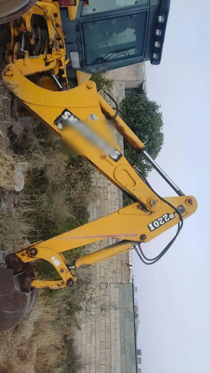 بیل بکهو ۲۲۰i|خودرو سنگین|شیراز, رحمتآباد|دیوار