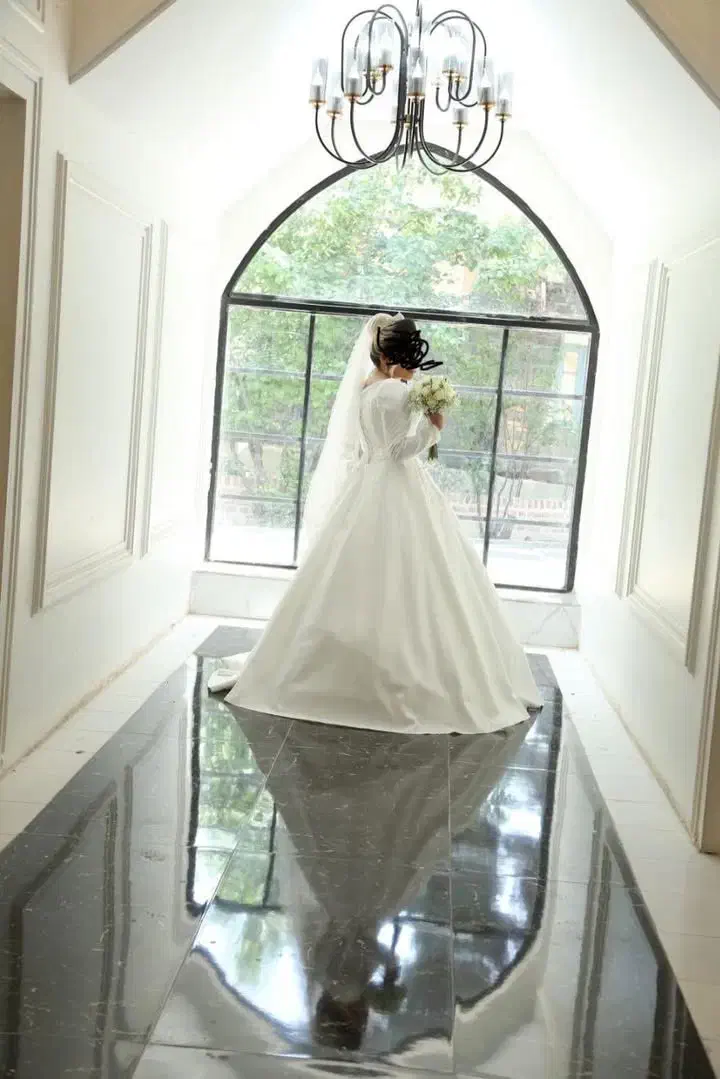 لباس عروس|لباس|رودهن, |دیوار