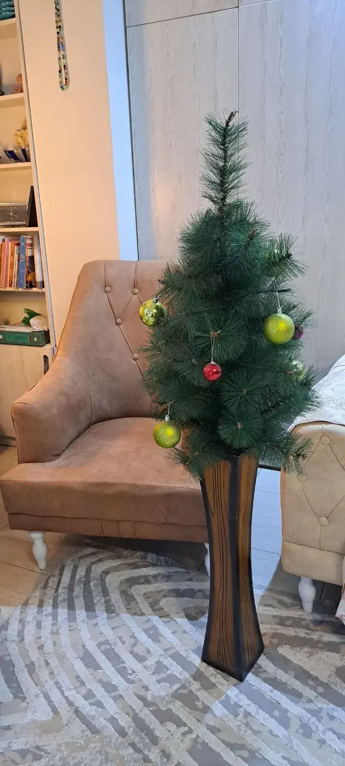 کاج مصنوعی در اندیشه شهرک آ اس پ|گل مصنوعی|ملارد, |دیوار