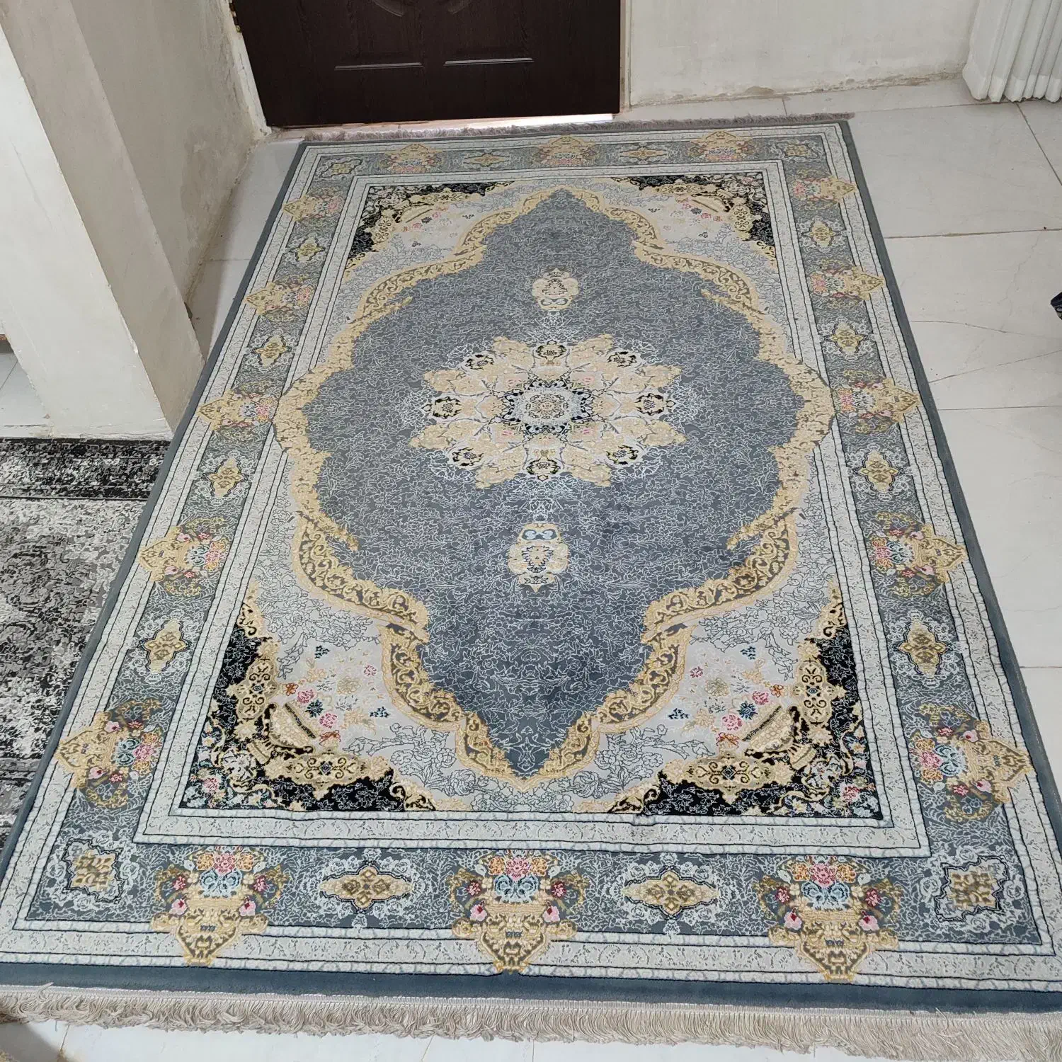 دو عدد فرش 9 متری و یک عدد چهار متری|فرش|بومهن, |دیوار