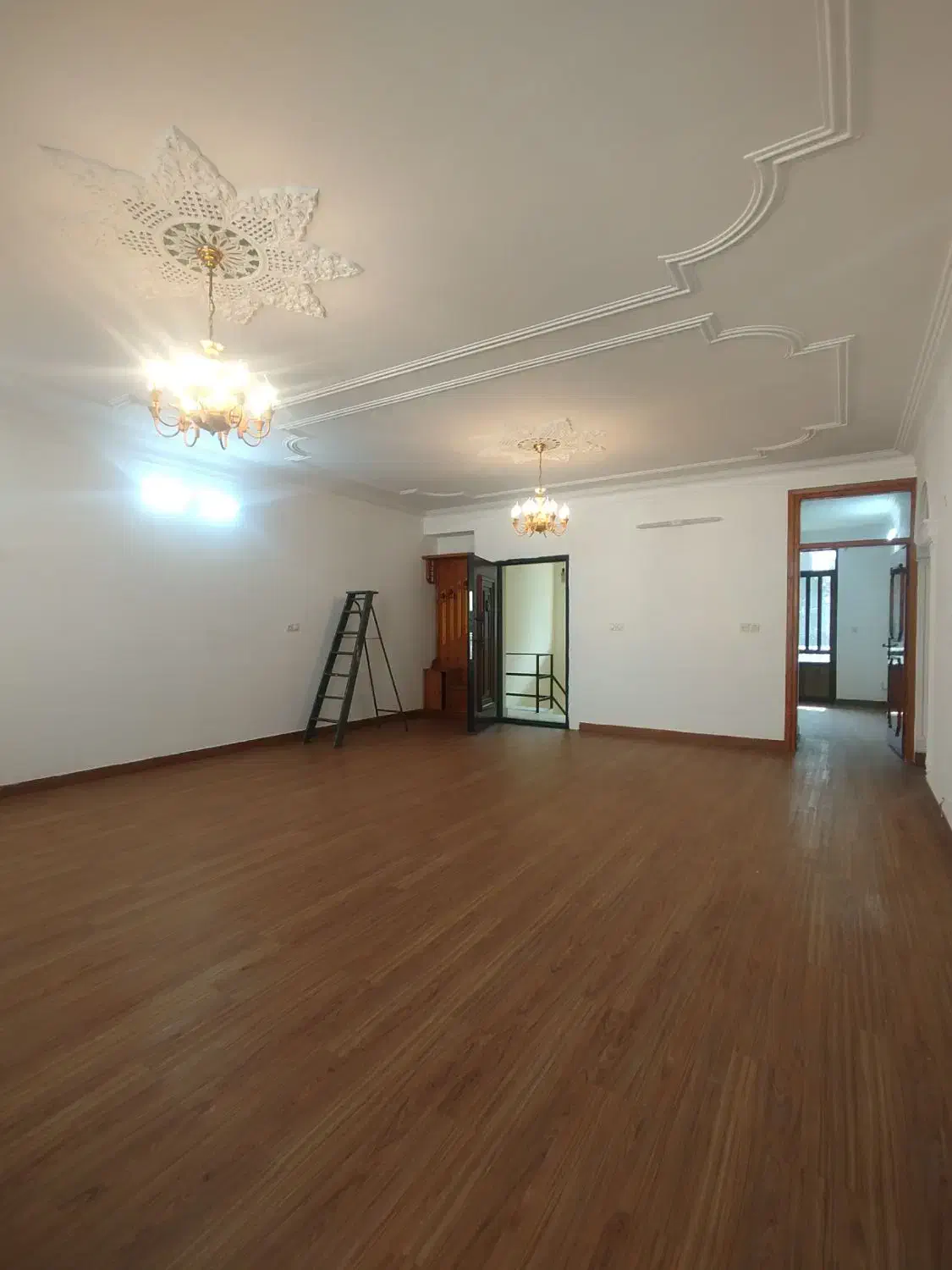 آپارتمان با حیاط خلوت جنب رستوران ضیافت|فروش آپارتمان|لنگرود, |دیوار