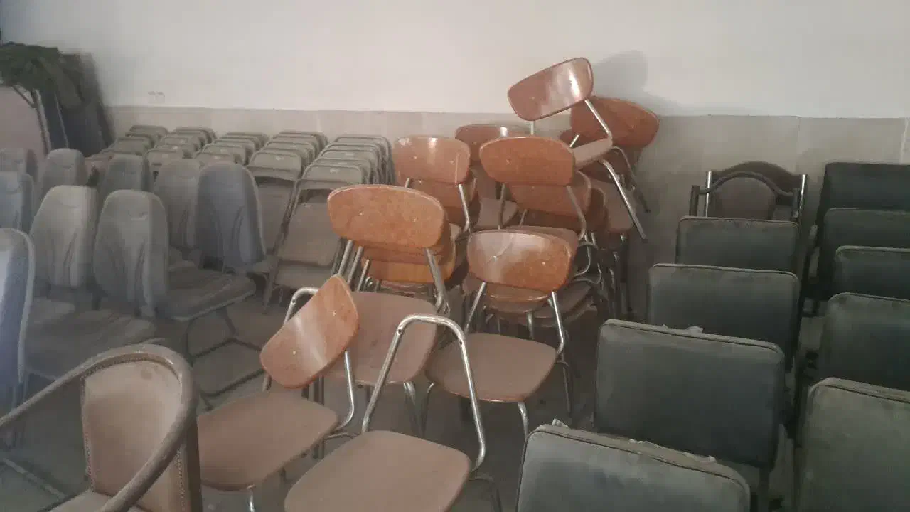 صندلی تاشو|صندلی و نیمکت|پیر بکران, |دیوار