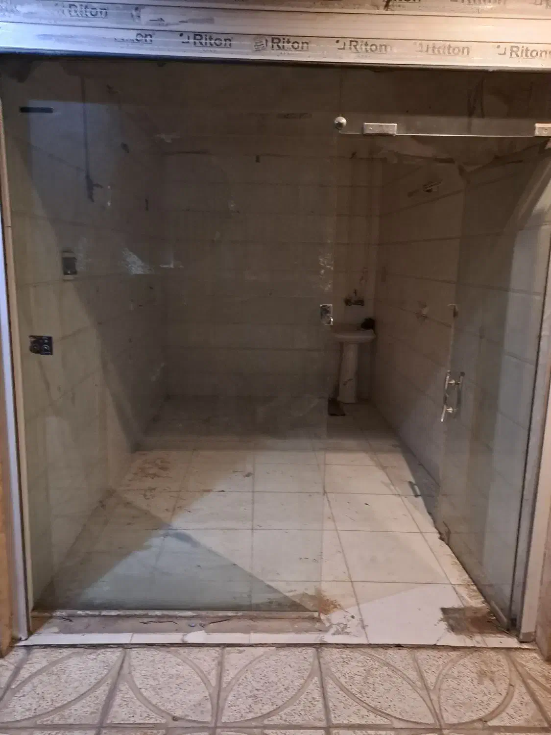 یک باب مغازه دارای آب برق گاز به متراژ۱۰متر اجاره|اجارهٔ مغازه و غرفه|قم, نیروگاه|دیوار