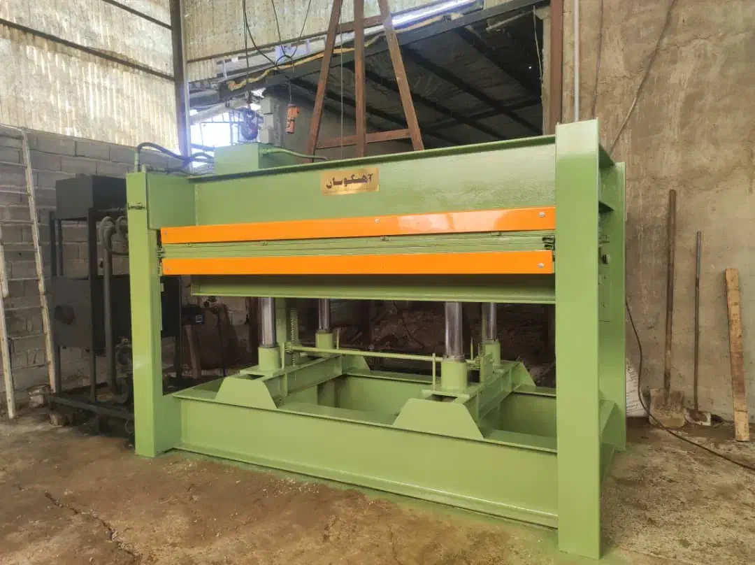 دستگاه پرس نجاری مارک آهنکوبان برای درب|ماشین‌آلات صنعتی|بابل, |دیوار