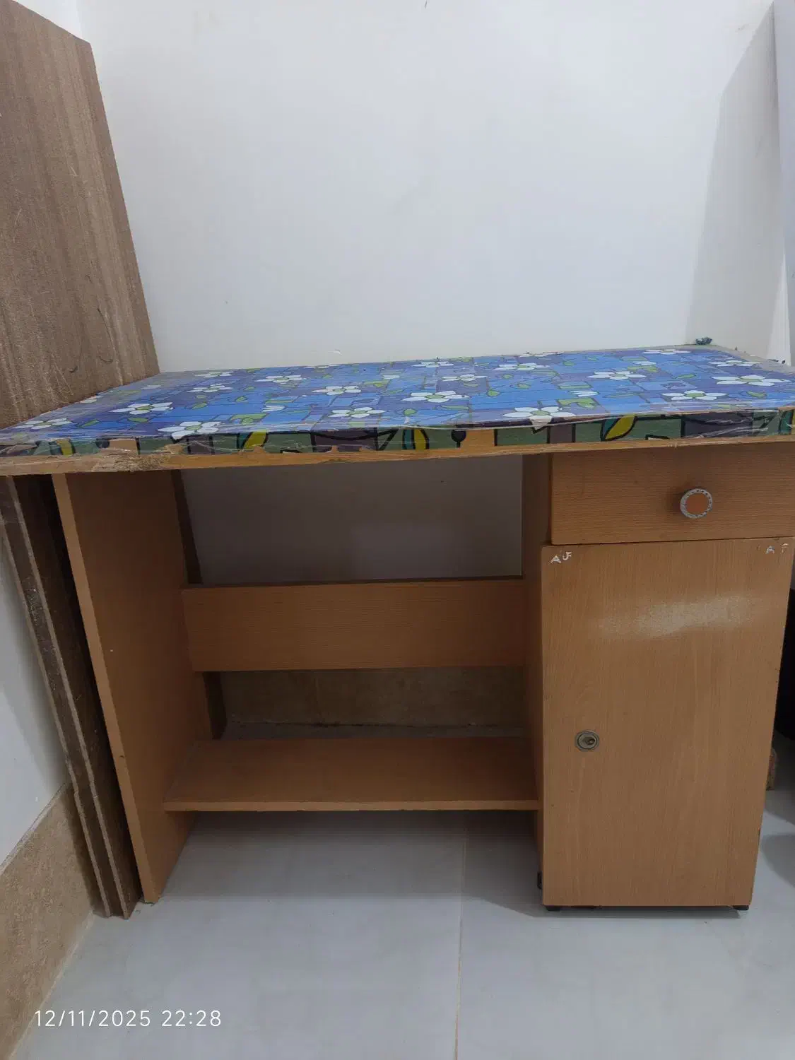 میز تحریر و میز کامپیوتر|میز تحریر و کامپیوتر|مشهد, خواجه ربیع|دیوار