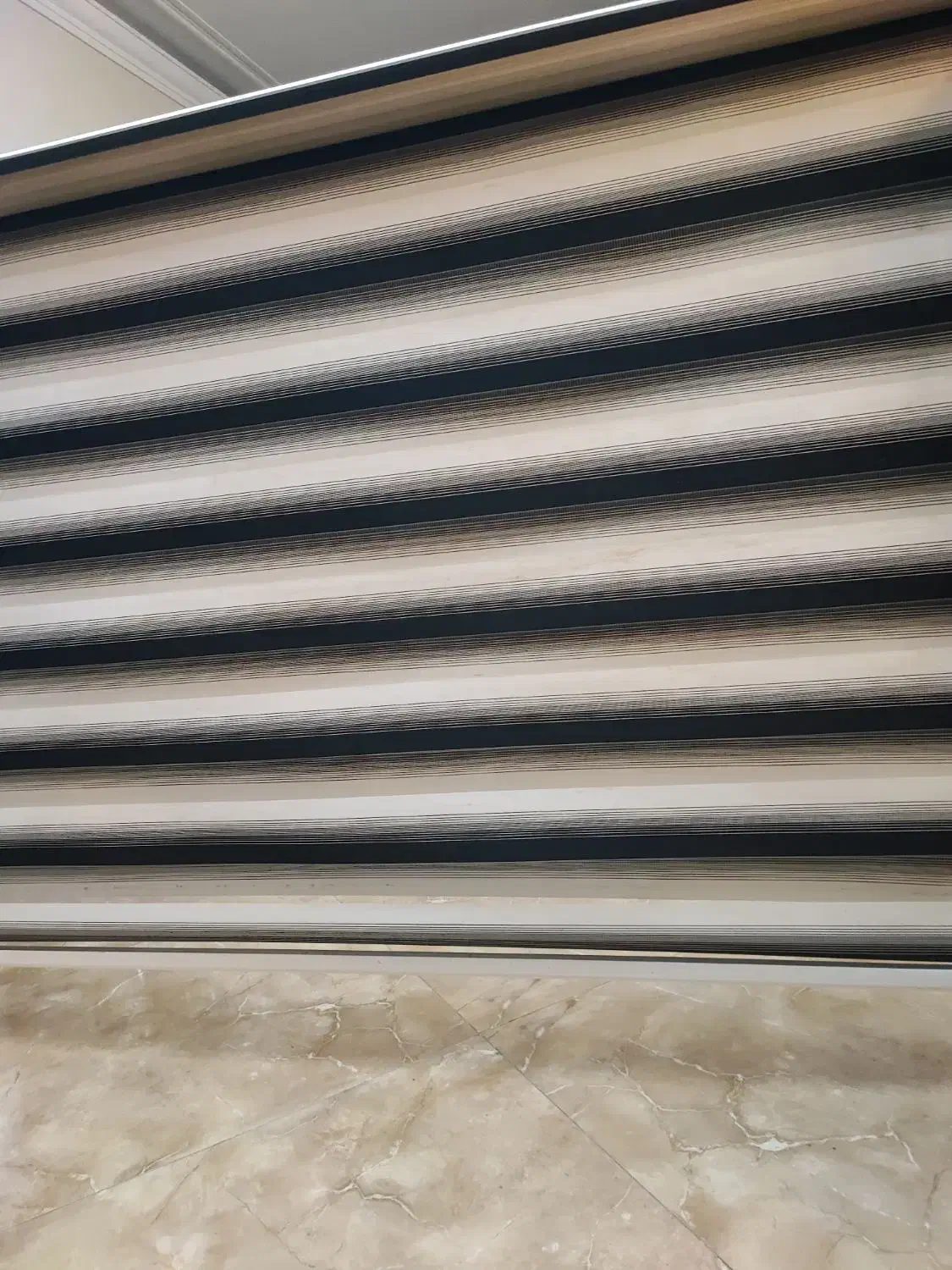 یک عدد پرده زبرا -کرم مشکی|پرده، رانر، رومیزی|تهران, علم و صنعت|دیوار