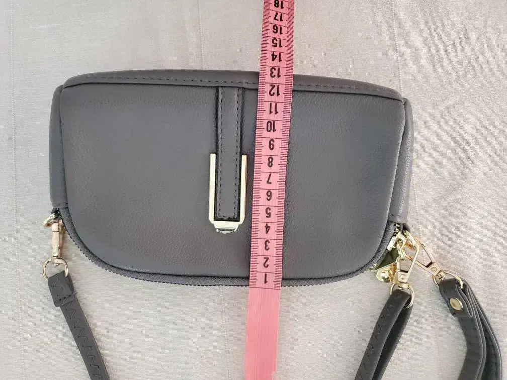 کراس بگ طوسی|کیف، کفش، کمربند|اصفهان, مفتح|دیوار