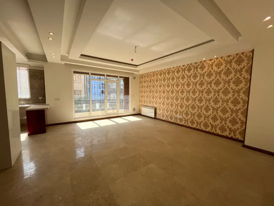 ۱۳۰ متر /۳ خواب /روبه آفتاب / هجرت/ تخلیه