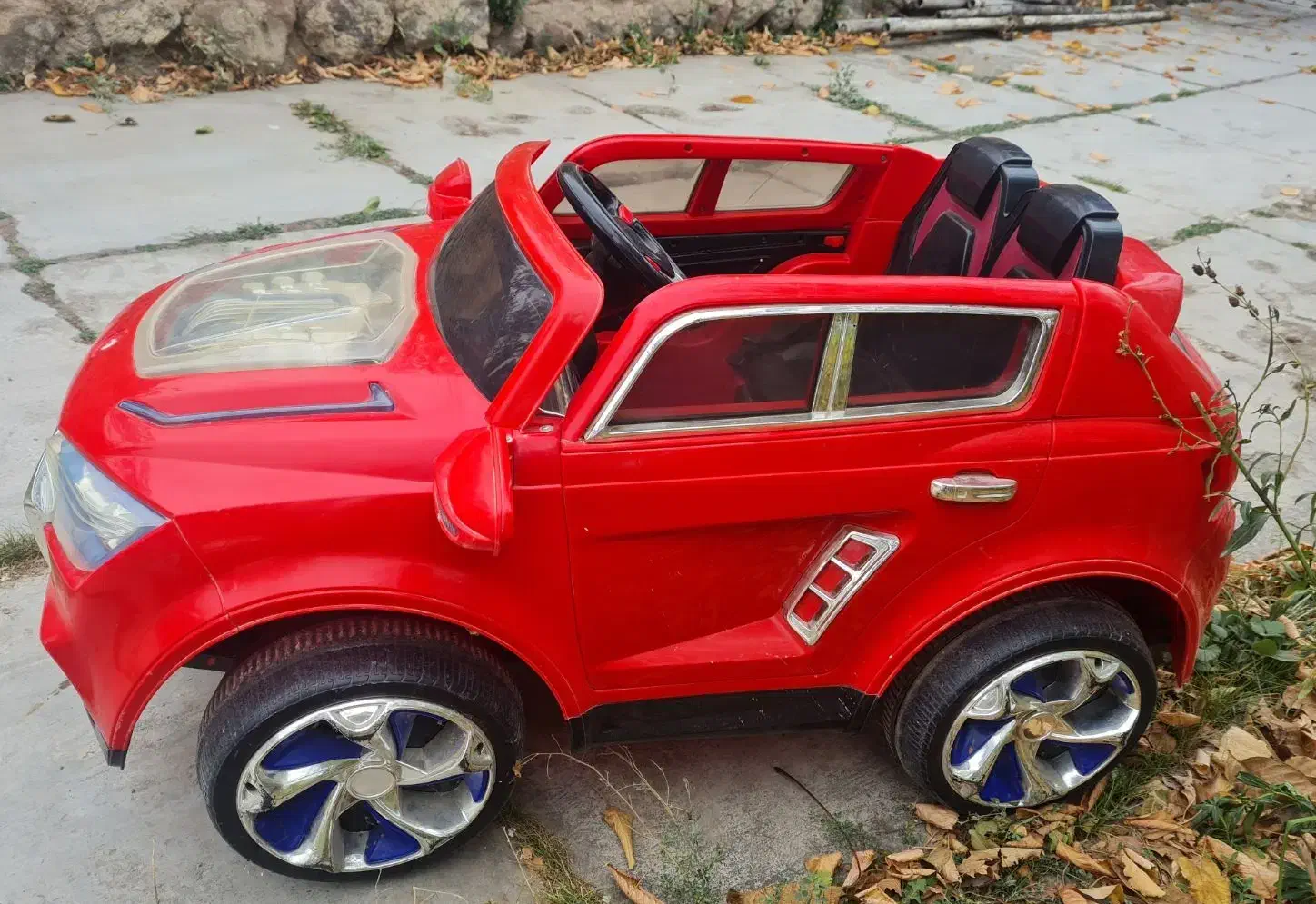 ماشین شارژی قرمز مدل سانتافه|اسباببازی بچه|نیر (اردبیل), |دیوار