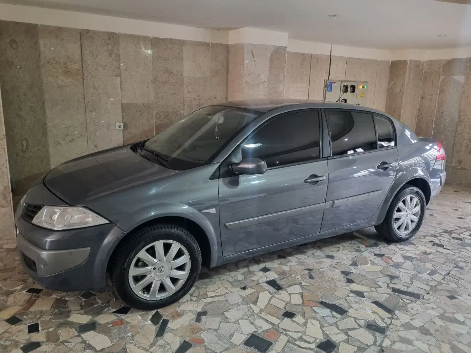 مگان ۲۰۰۰ اتومات|خودرو سواری و وانت|کرج, شاهین‌ویلا|دیوار