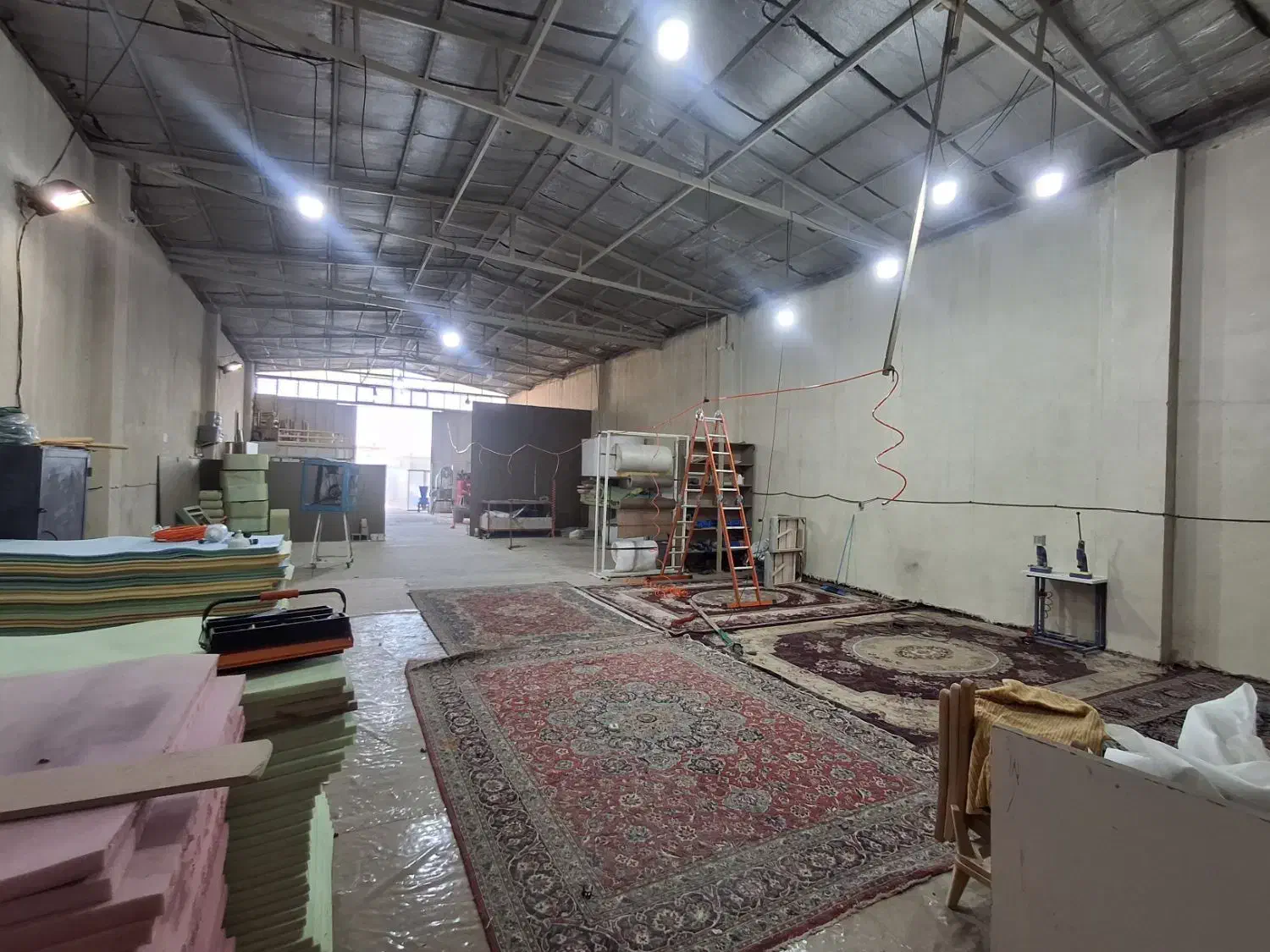 زیر کار مبلی و کارگر ساده وردست نجار و کلاف ساز|استخدام صنعتی، فنی، مهندسی|شیراز, گچی|دیوار