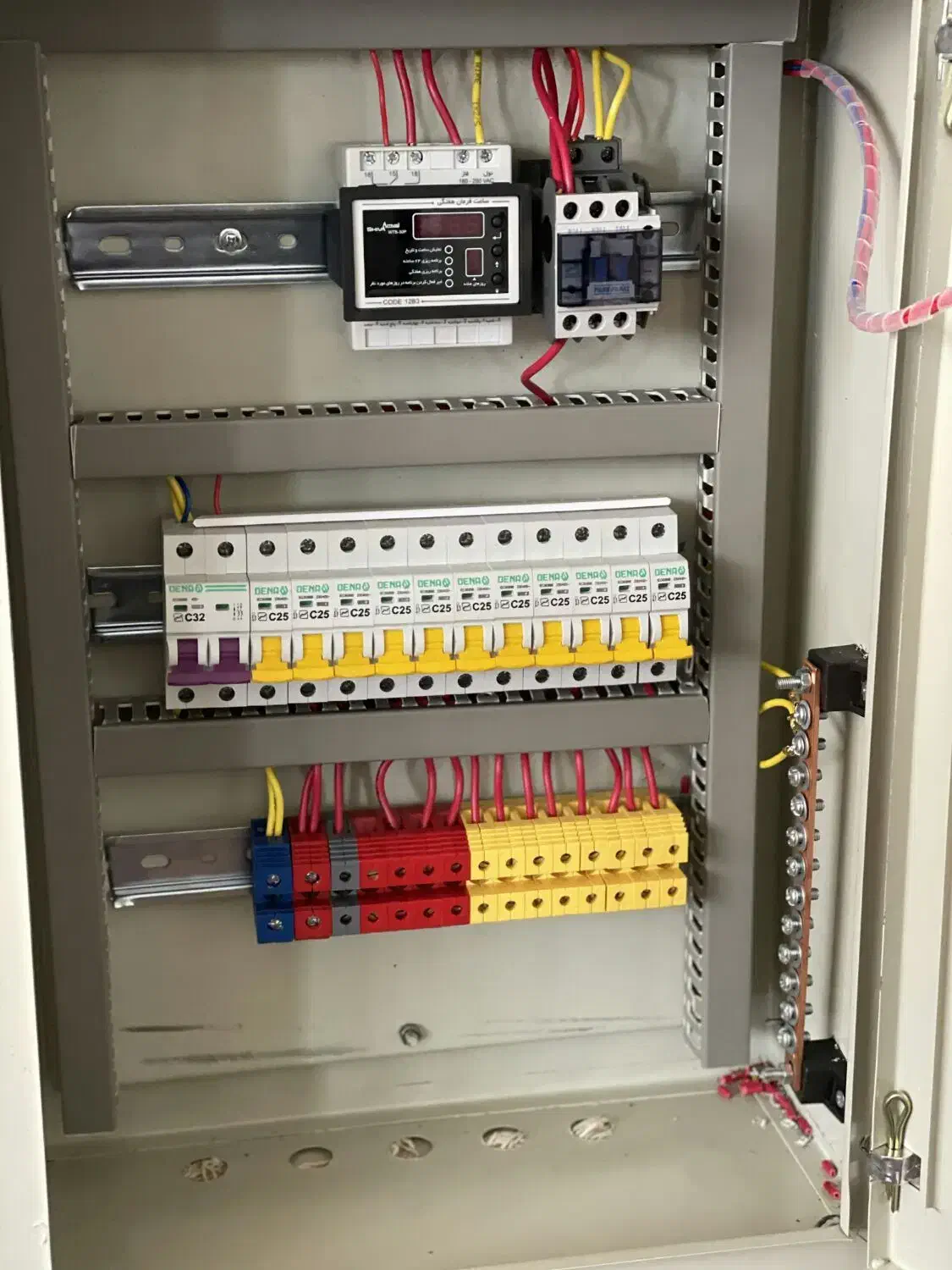 برقکار برقکاری برقکار برقکاری نورپردازی لاینر|خدمات پیشه و مهارت|آبسرد, |دیوار