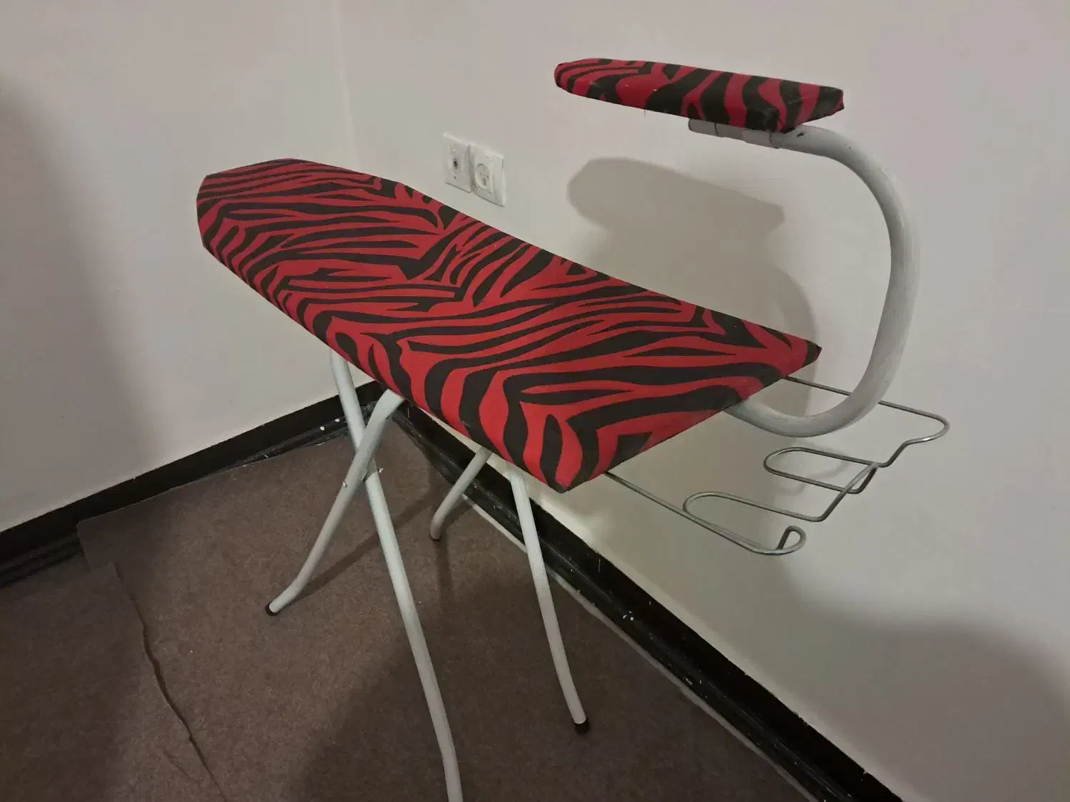 میز اتو در حد نو|اتو و لوازم اتو|خرمآباد, |دیوار