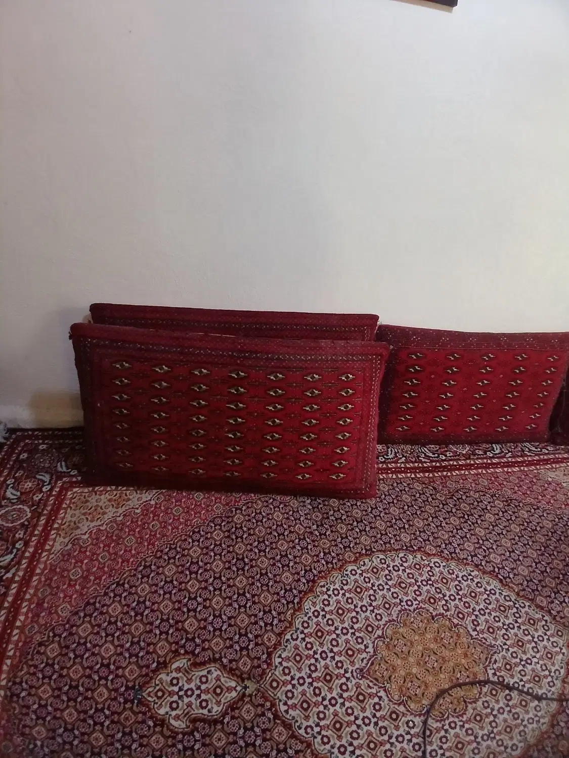 پشتی|پشتی|ماهدشت, |دیوار