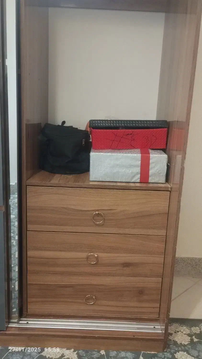 کمد نو و سالم جای لباس و ملافه|جاکفشی، کمد، دراور|شاهین‌شهر, عطار|دیوار