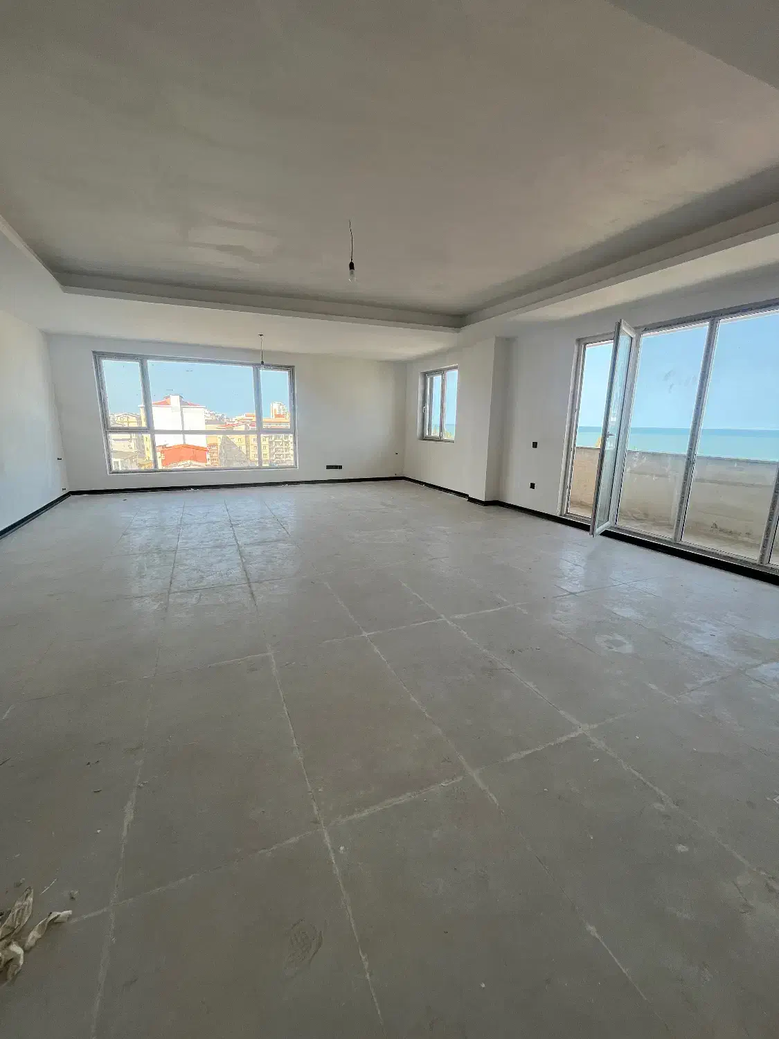 فروش واحد ۱۳۰ متری نوساز ساحلی با تراس رو به دریا|فروش آپارتمان|تنکابن, |دیوار