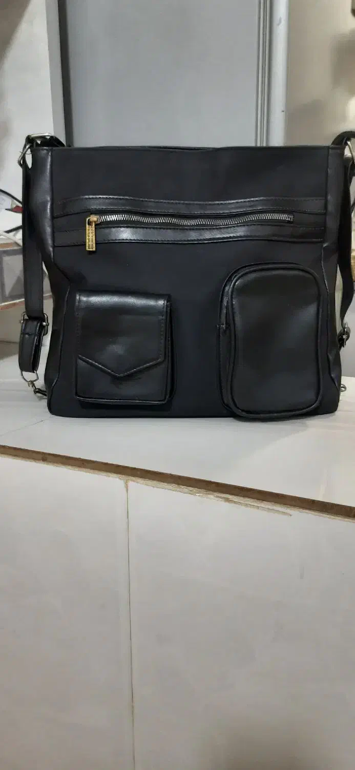 کیف محکم و بزرگ در حد نو|کیف، کفش، کمربند|قم, چهل درخت|دیوار