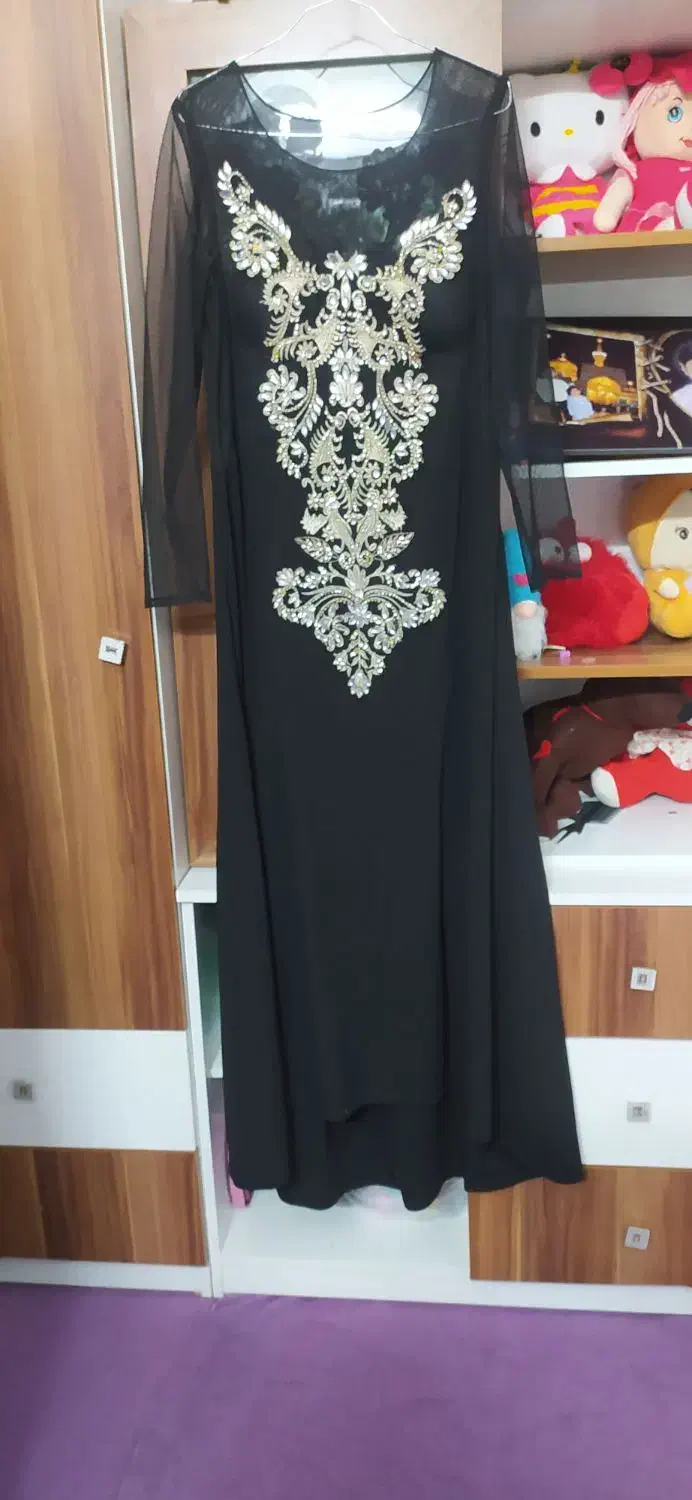 لباس مجلسی|لباس|قم, وادی السلام|دیوار