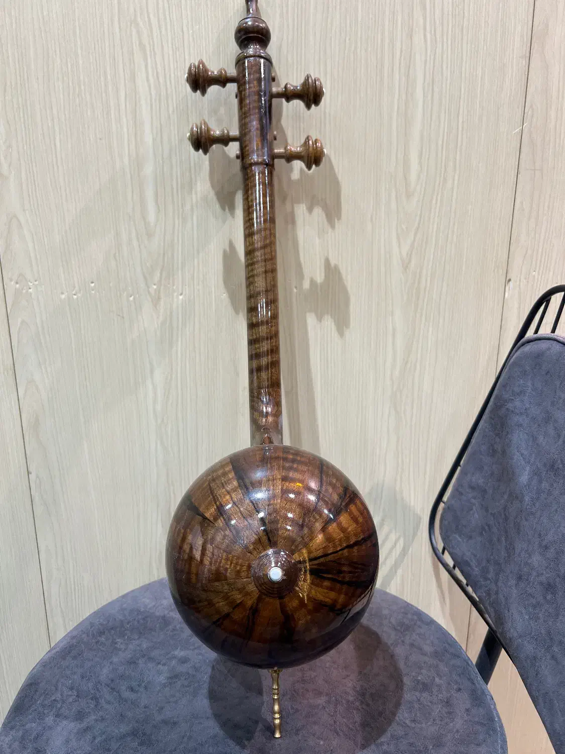 کمانچه عطا چوب ریشه گردو حرفه ای|سازهای سنتی|بومهن, |دیوار