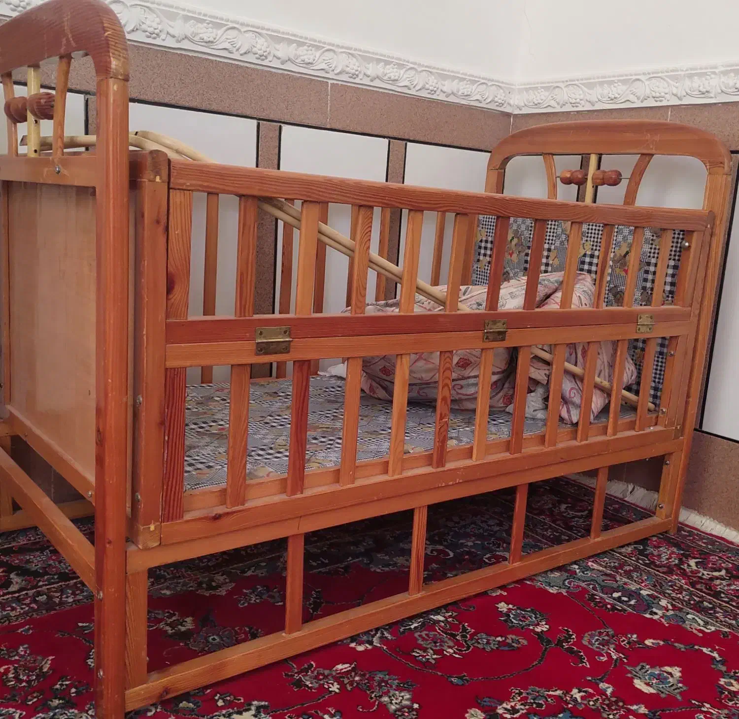 تخت کودک|تخت و صندلی بچه|ارد, |دیوار