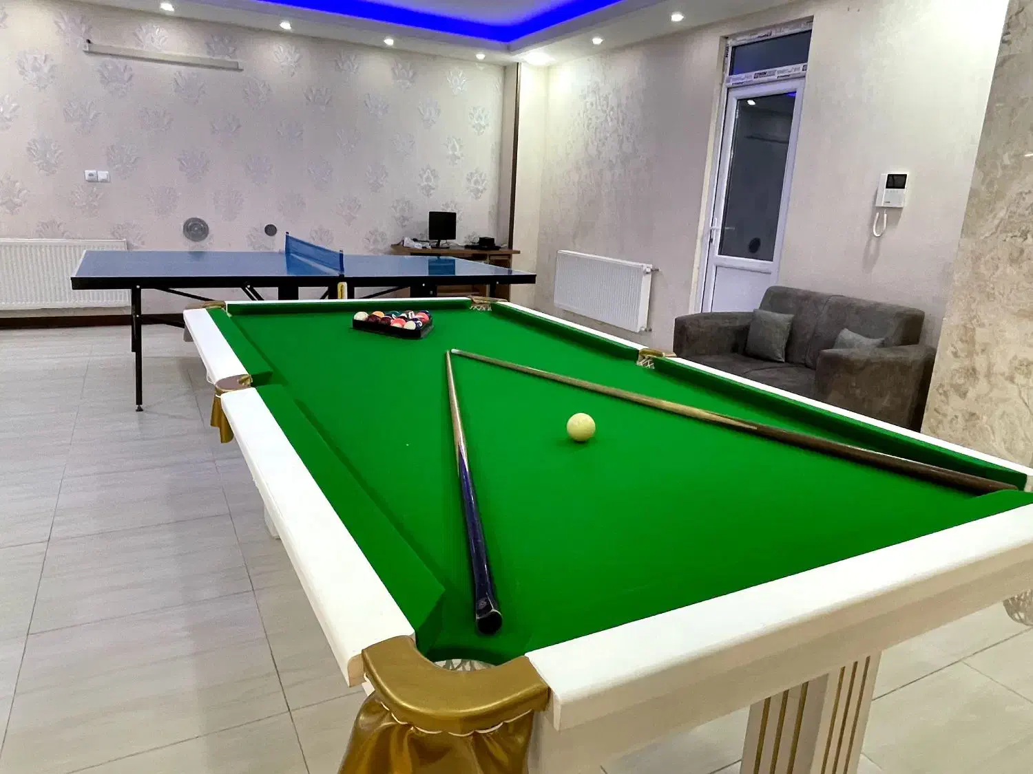 ویلا باغ لوکس استخر دار|اجارهٔ کوتاهمدت ویلا و باغ|شیراز, علوم پزشکی|دیوار