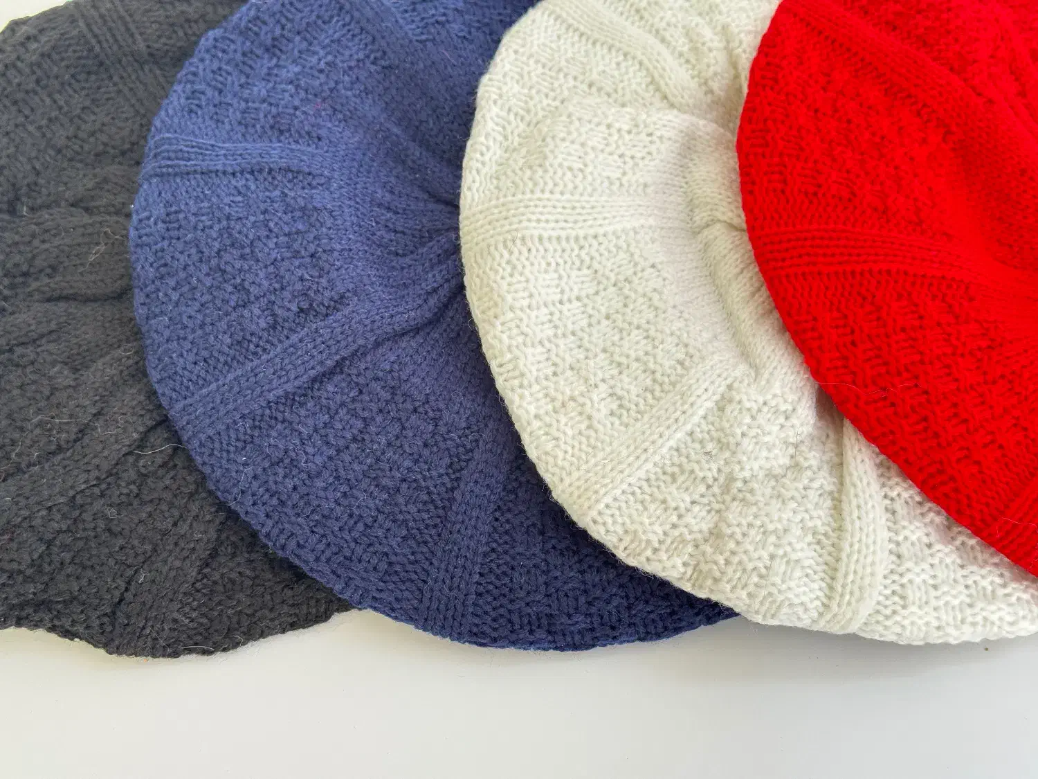 کلاه برت بافت|لباس|مشهد, آبکوه|دیوار