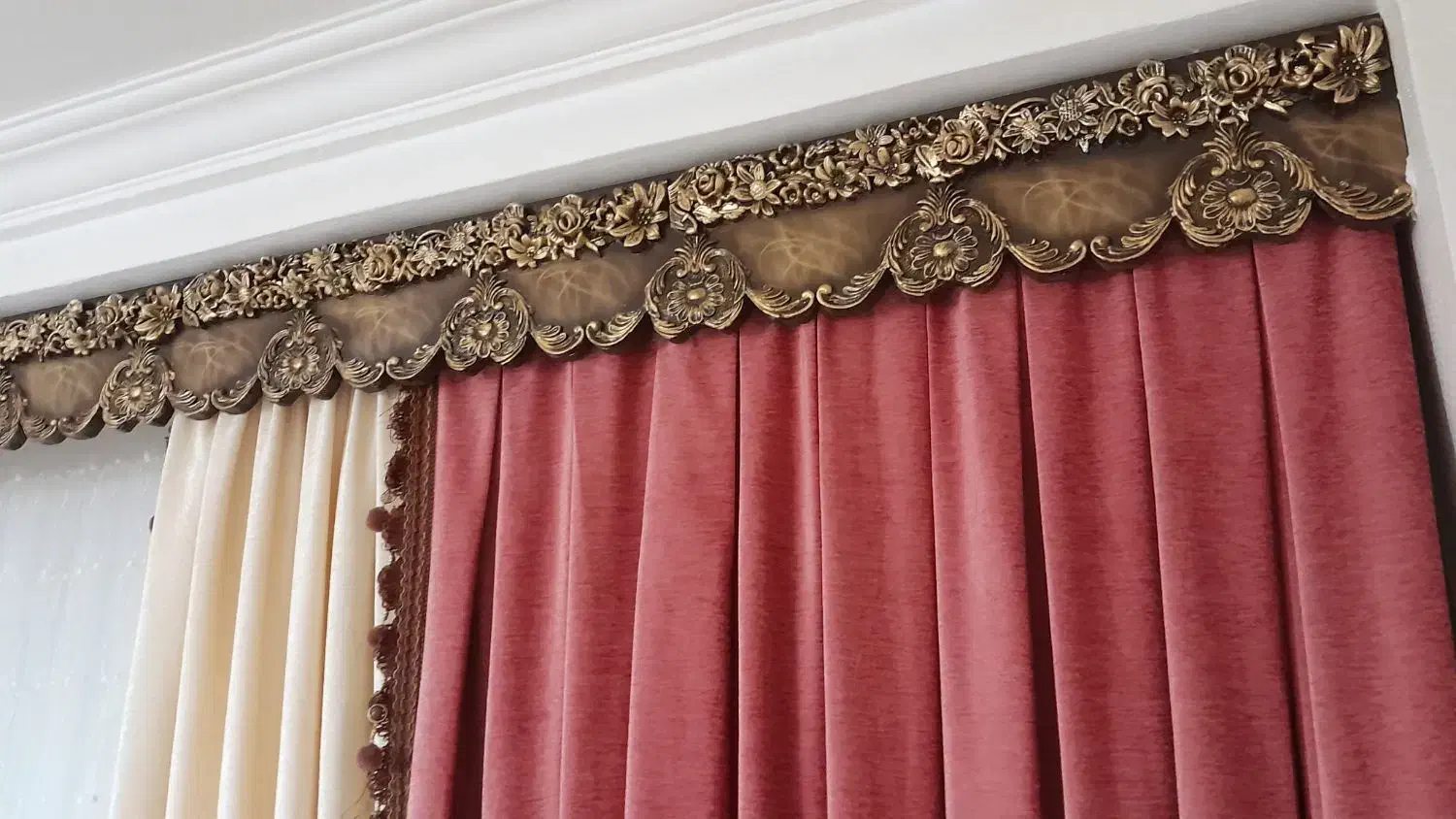 کنار پرده ها با کتیبه با هم وچوب پرده ی کنار ها|پرده، رانر، رومیزی|مراغه, |دیوار