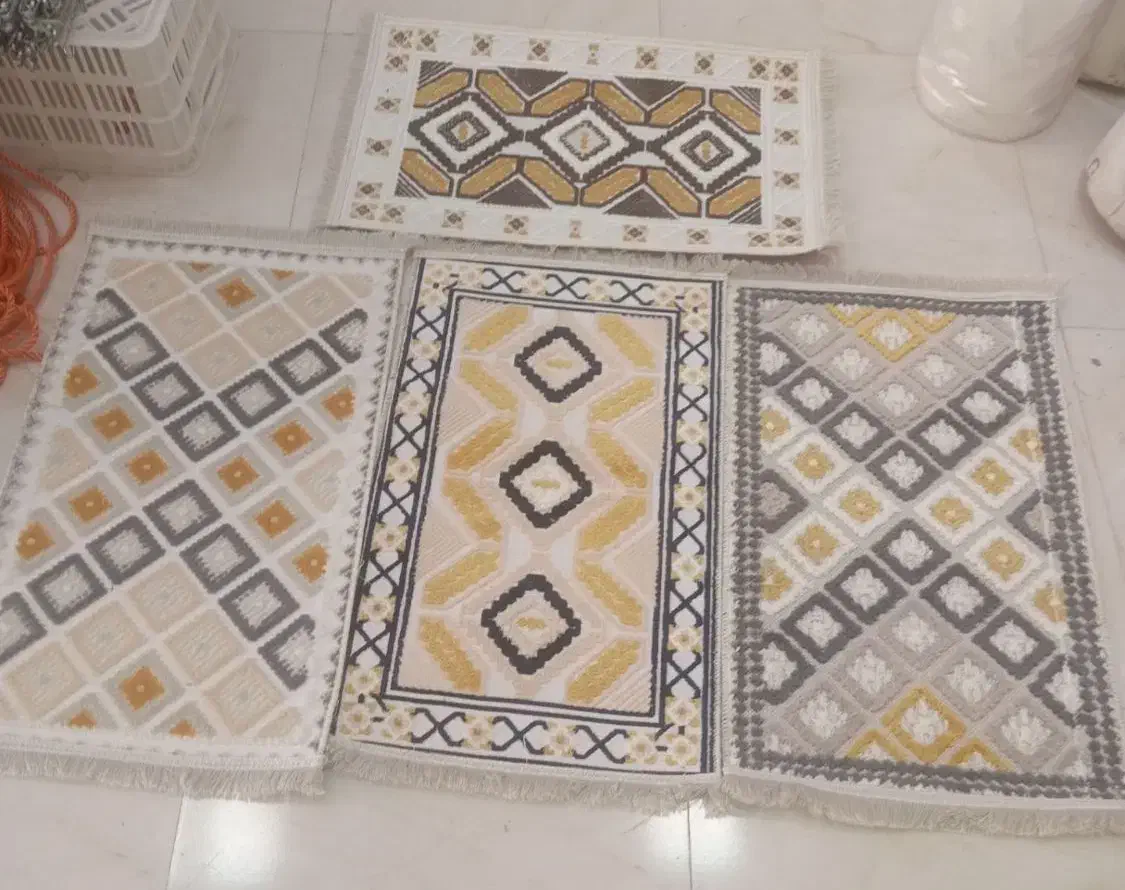 پادری|فرش|نیشابور, شهید بهشتی|دیوار