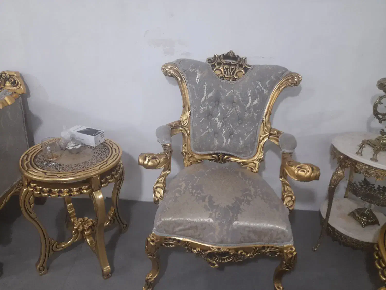 مبل امپراطوری در حد نو|مبلمان خانگی و میز عسلی|مشهد, موسوی قوچانی|دیوار