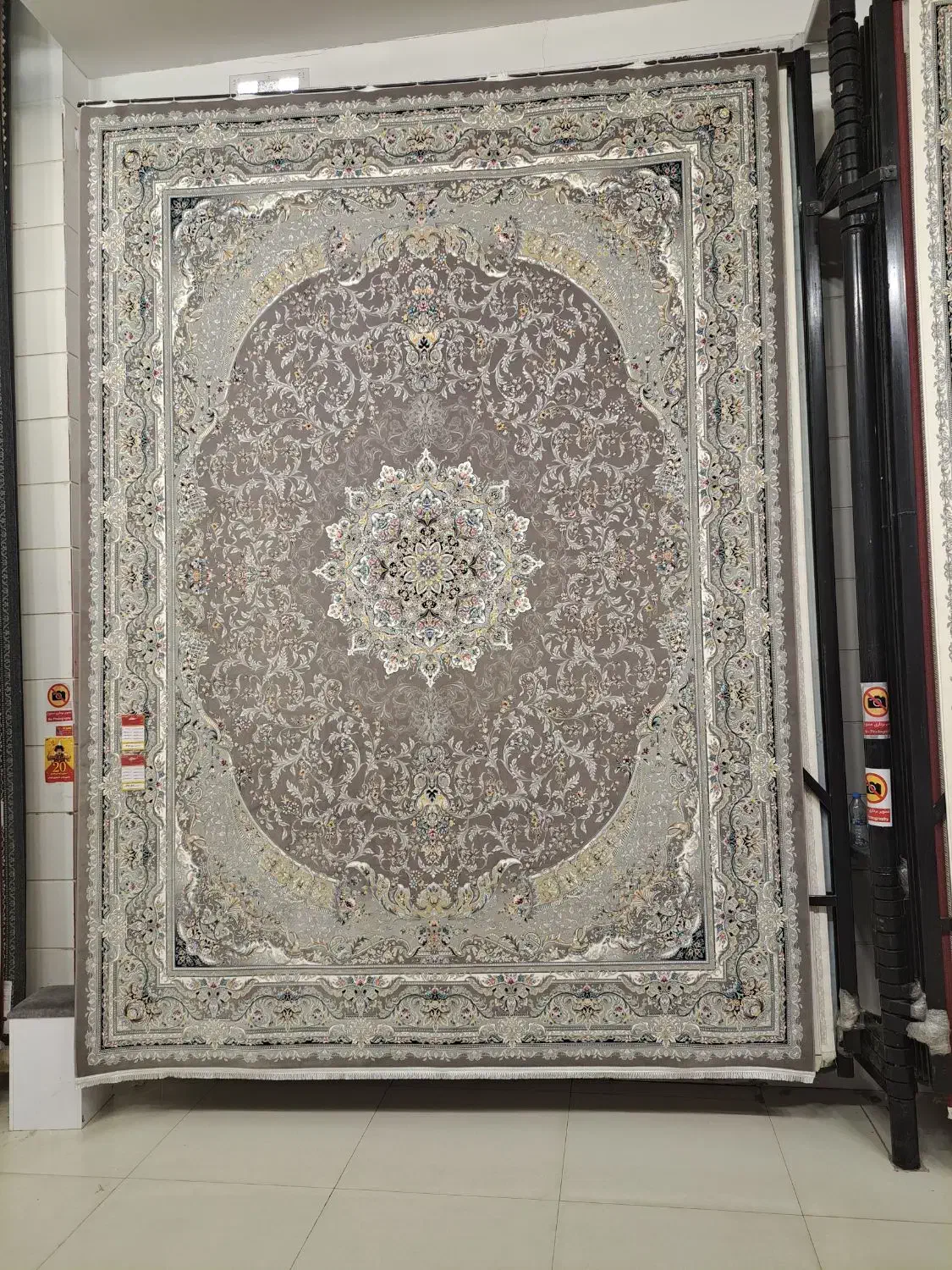 فرش ۱۲متری قیطران|فرش|قم, حنیف نژاد|دیوار