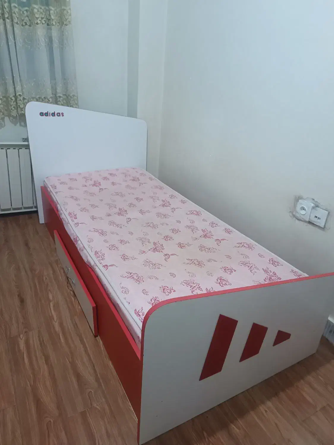 تخت خواب تک نفره با تشک کار کرده|تخت و سرویس خواب|تهران, باغ فیض|دیوار