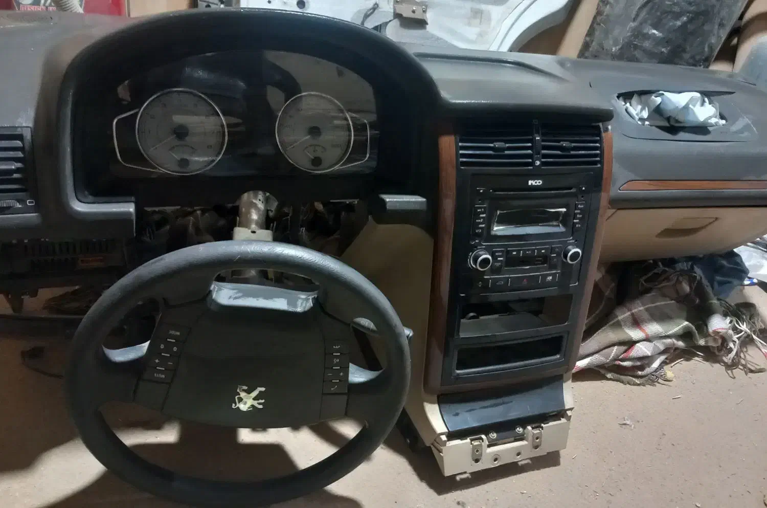 لوازم استوک پژو ۴۰۵و پارس slx|قطعات یدکی و لوازم جانبی|اصفهان, بهرام‌آباد|دیوار