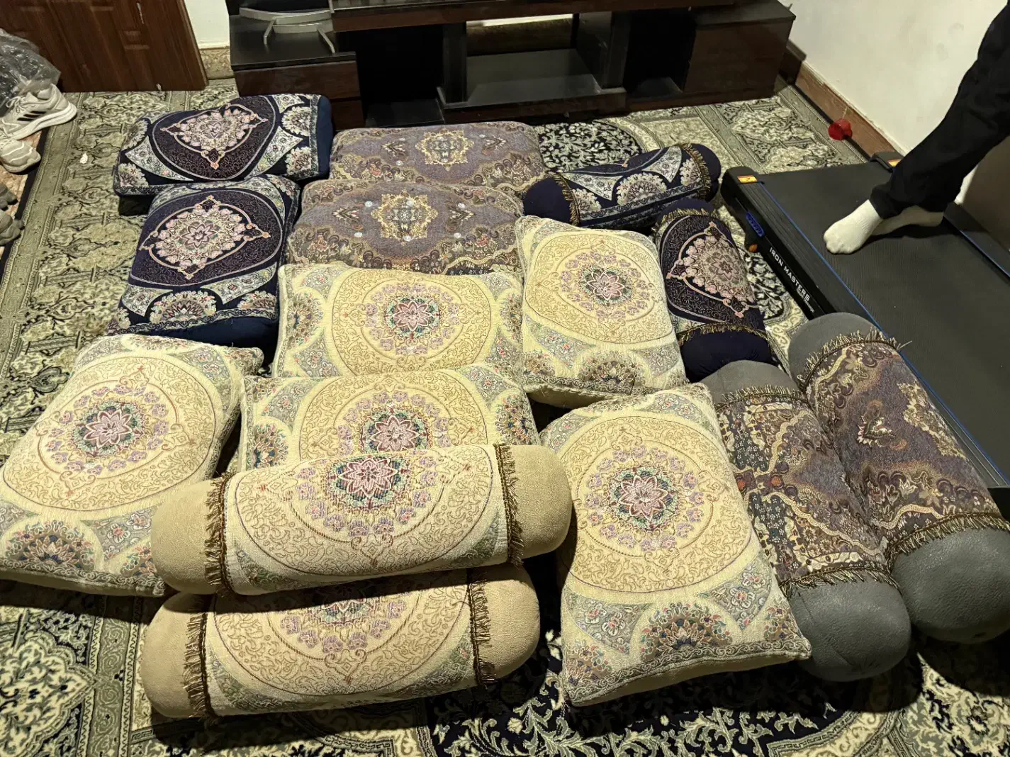 بالشت شاه نشینی|پشتی|بابلسر, |دیوار