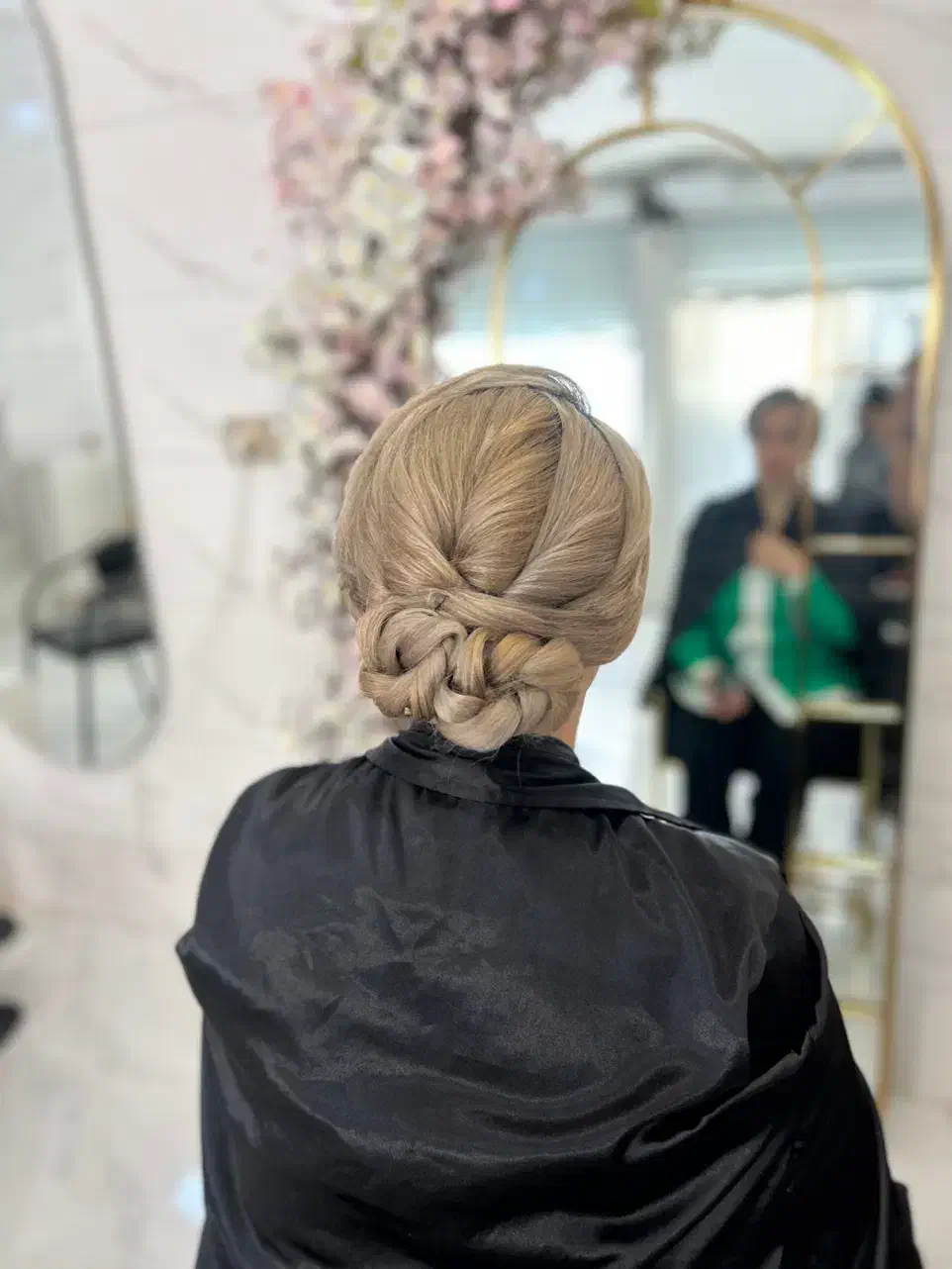 شنیون وبافت باتخفیف عالی اسداباد|خدمات آرایشگری و زیبایی|اسدآباد, |دیوار