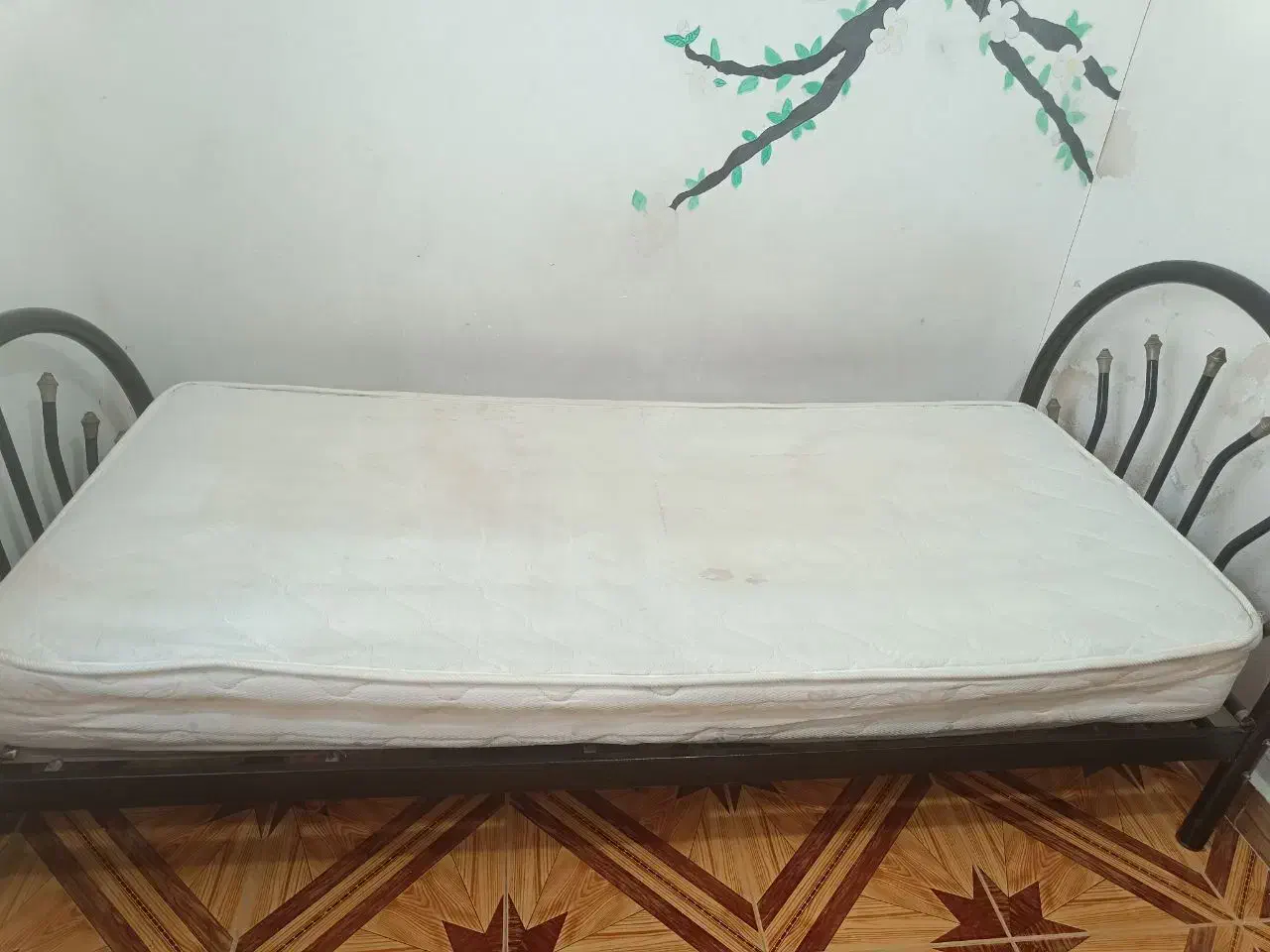 تخت وتشک|تخت و سرویس خواب|صومعهسرا, |دیوار