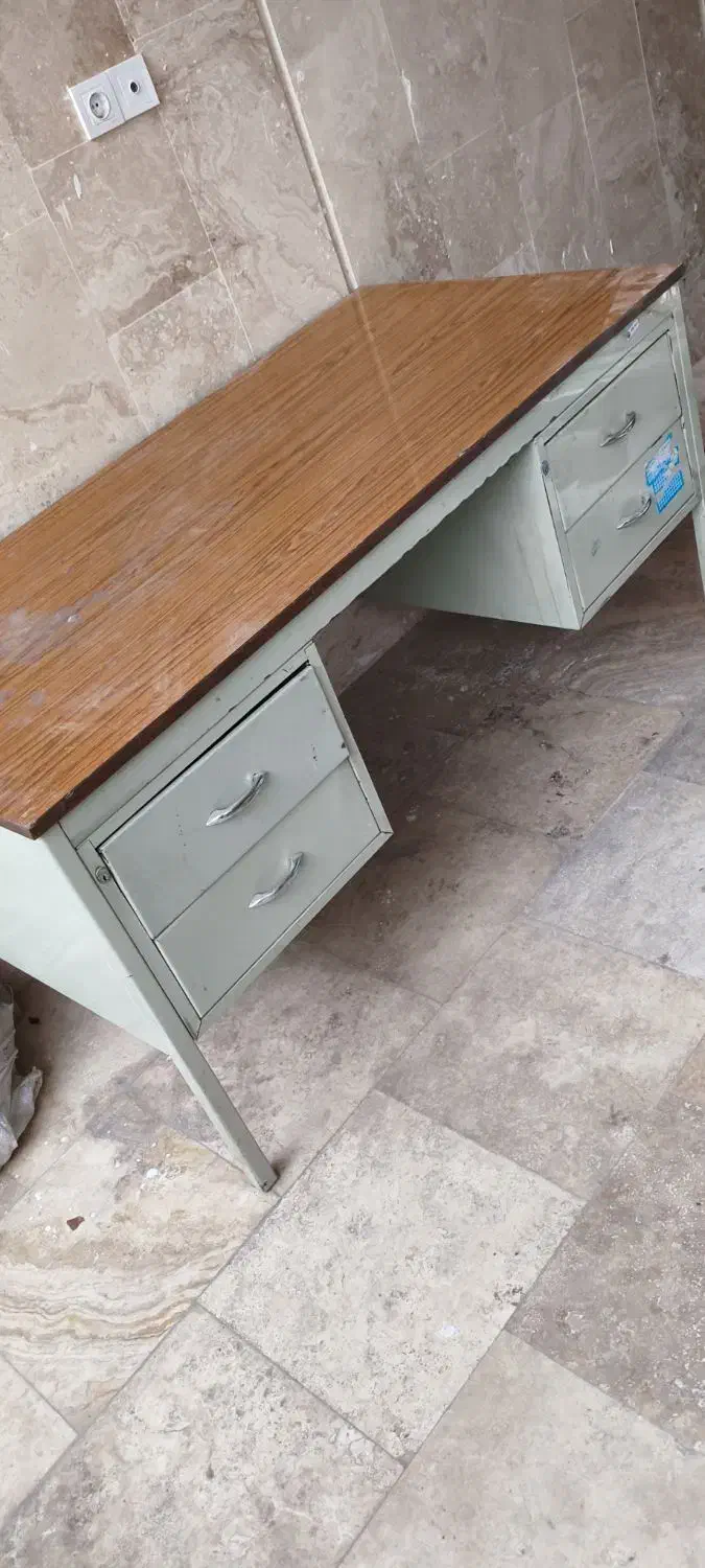 میز اداری تمیز|میز تحریر و کامپیوتر|بوئین زهرا, |دیوار