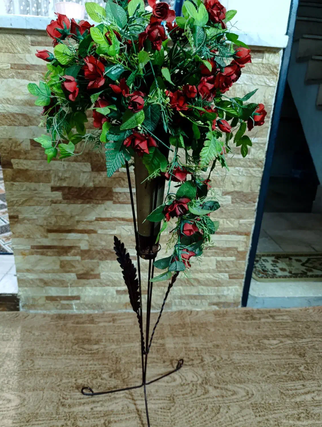 گل و گلدان پایه دار فلزی|گل مصنوعی|قدس, شهرقدس|دیوار