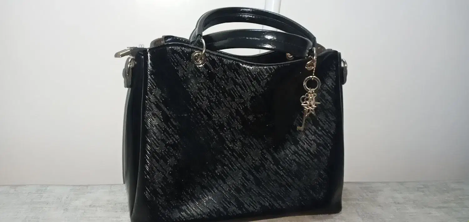 کیف زنانه|کیف، کفش، کمربند|قم, وادی السلام|دیوار